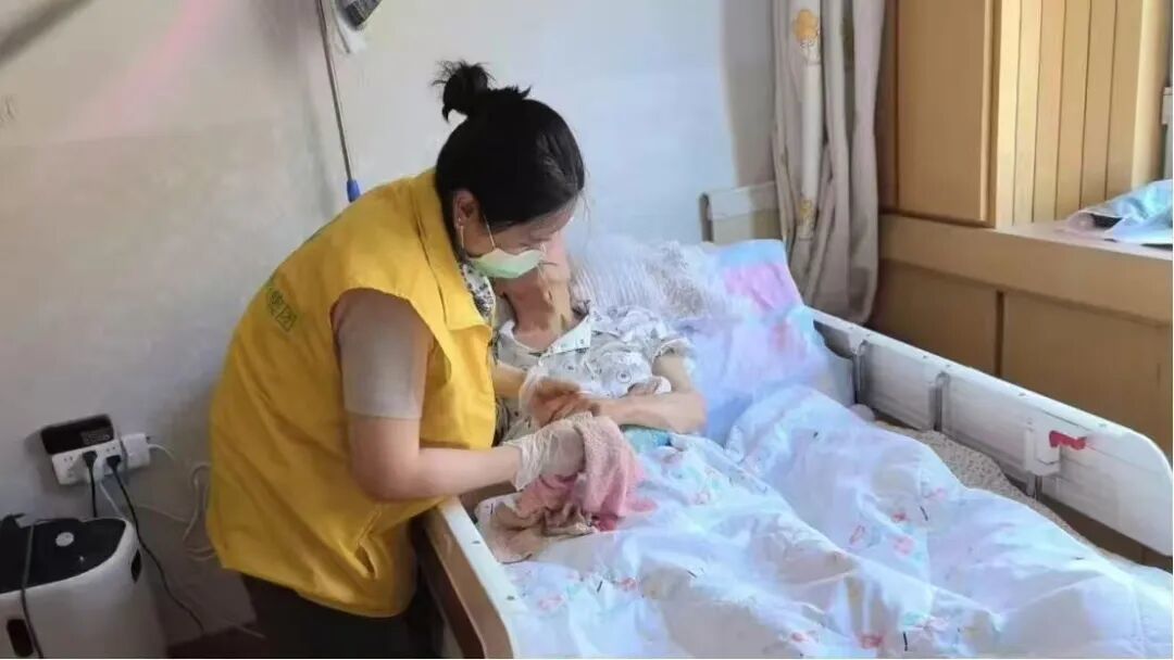 服务下沉 待遇倾斜 药品保供 健康管理 首府群众家门口看病更划算2.jpg