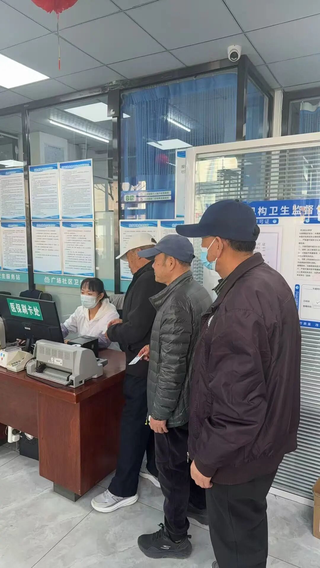 服务下沉 待遇倾斜 药品保供 健康管理 首府群众家门口看病更划算4.jpg